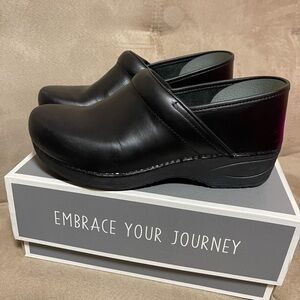 Women’s Dansko Pro XP 2.0 Wide Black Pull Up